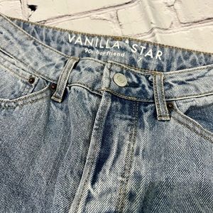 "Vanilla Star" Blue wash distressed boyfriend jeans